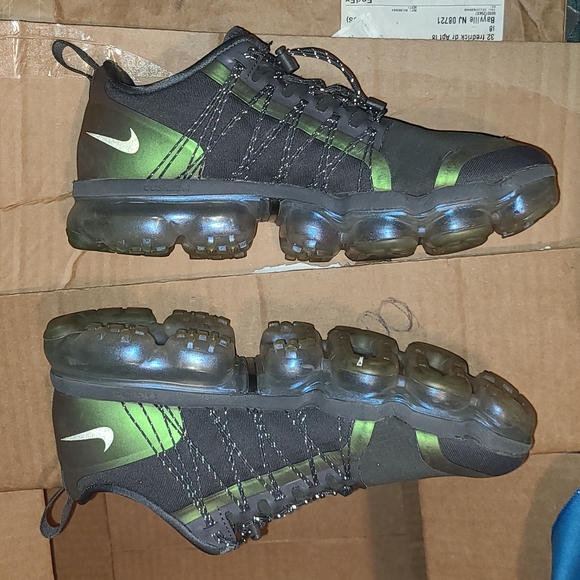 Nike sz 8 vapormax utility gray and green. Priced to move. USED - Picture 2 of 5